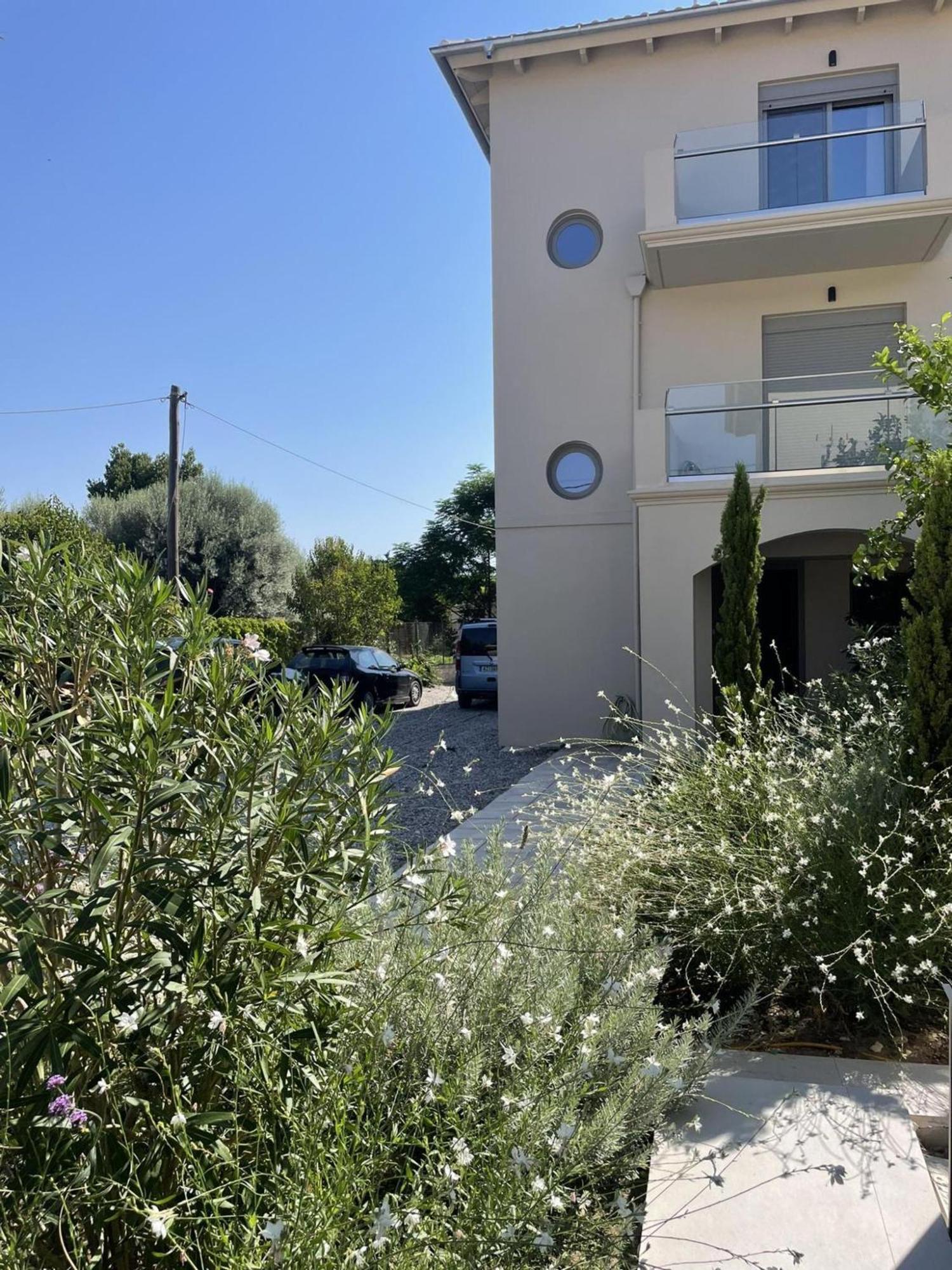 Blue Symphony Suites Apartments Никиана Экстерьер фото